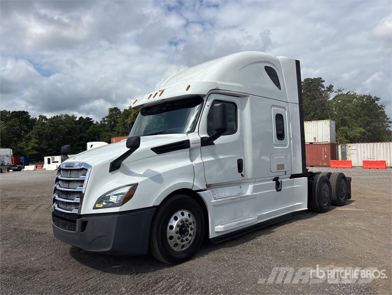 Freightliner 126 6x4 T/A Sleeper Truck Tractor Vilcēji