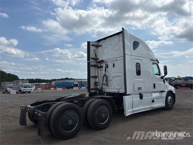 Freightliner 126 6x4 T/A Sleeper Truck Tractor Vilcēji