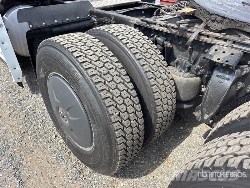 Freightliner 126 6x4 T/A Sleeper Truck Tractor Vilcēji