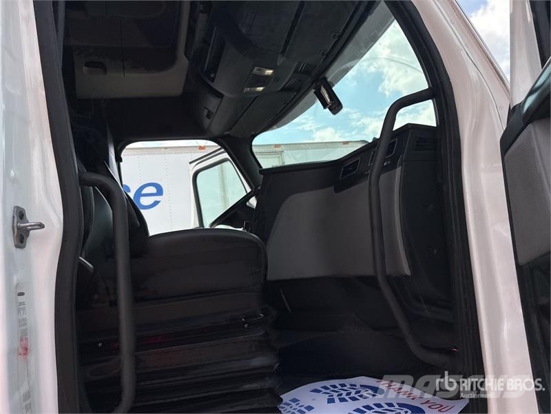 Freightliner 126 6x4 T/A Sleeper Truck Tractor Vilcēji