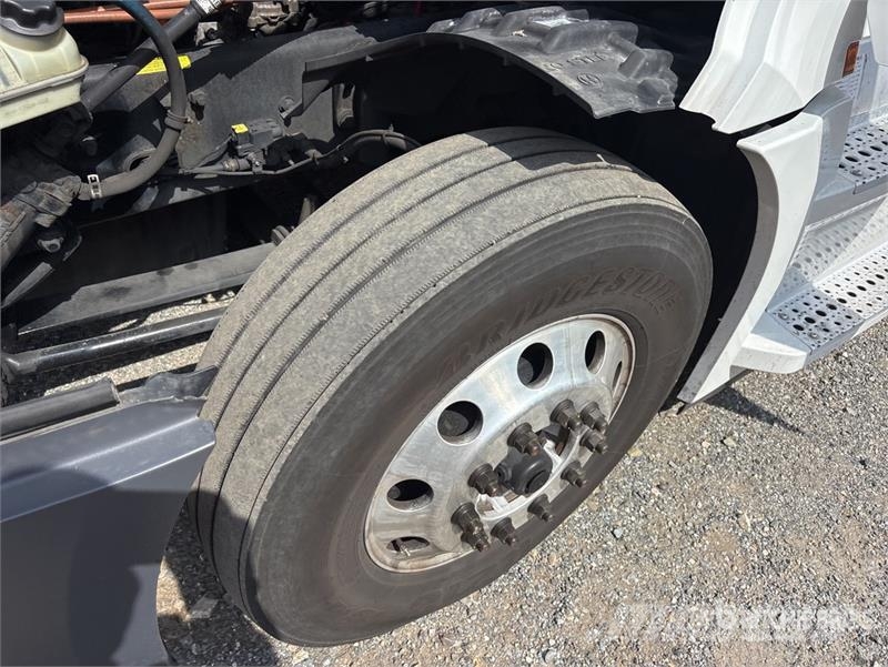 Freightliner 126 6x4 T/A Sleeper Truck Tractor Vilcēji
