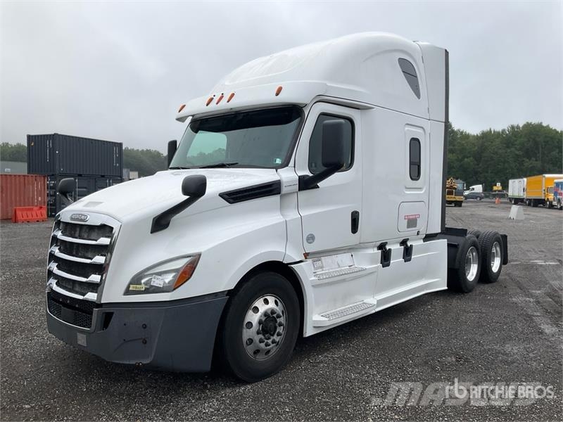 Freightliner 126 6x4 T/A Sleeper Truck Tractor Vetopöytäautot