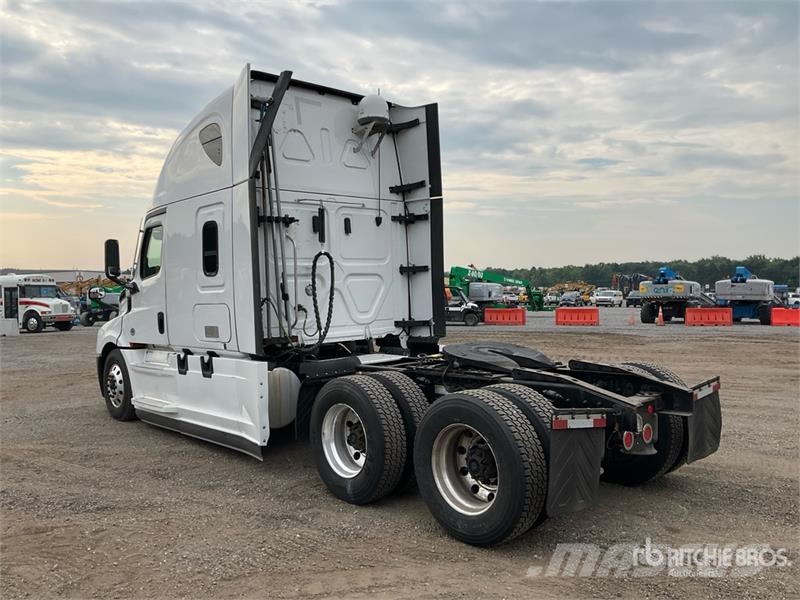 Freightliner 126 T/A Sleeper Truck Tractor Vetopöytäautot