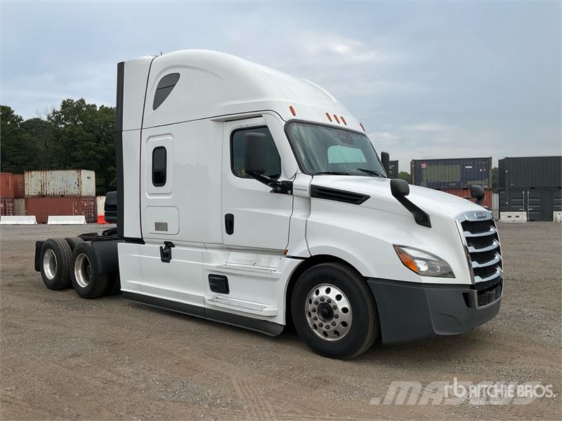 Freightliner 126 T/A Sleeper Truck Tractor Vetopöytäautot