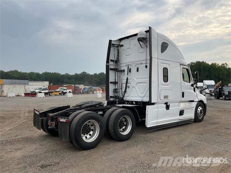 Freightliner 126 T/A Sleeper Truck Tractor Vetopöytäautot