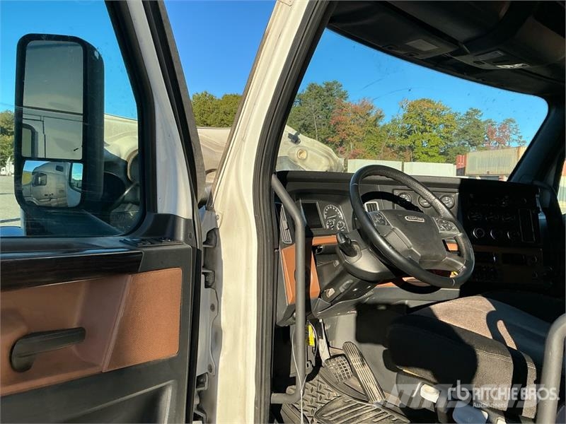 Freightliner Cascadia 126 T/A Sleeper Truck Tractor Nyergesvontatók