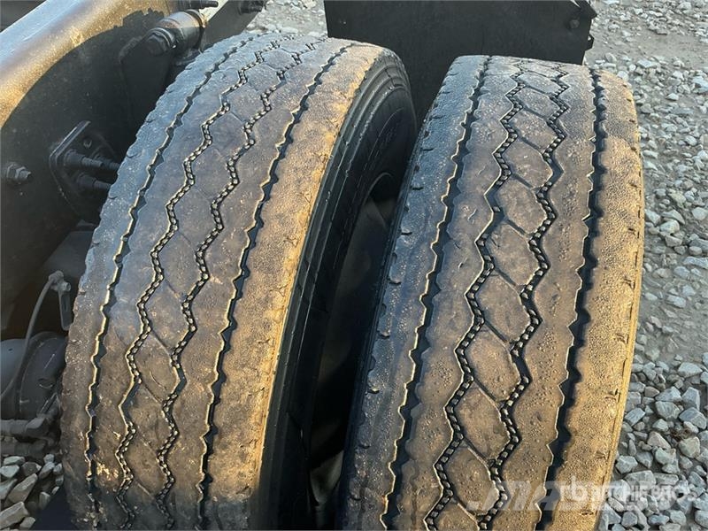 Freightliner Cascadia 126 6x4 T/A Sleeper Truck Tractor Vilcēji