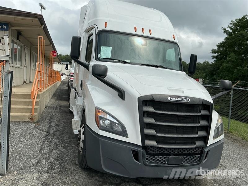 Freightliner Cascadia 126 6x4 T/A Sleeper Truck Tractor (Inoper Седельные тягачи