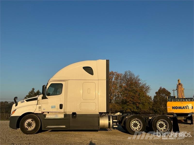 Freightliner Cascadia 126 6x4 T/A Sleeper Truck Tractor Vilcēji