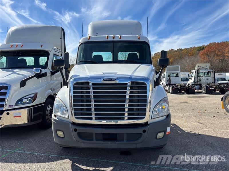 Freightliner Cascadia 125 Autotractoare