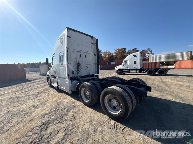 Freightliner Cascadia 126 6x4 T/A Sleeper Truck Tractor Tegljači