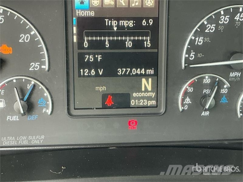 Freightliner Cascadia 126 Vetopöytäautot