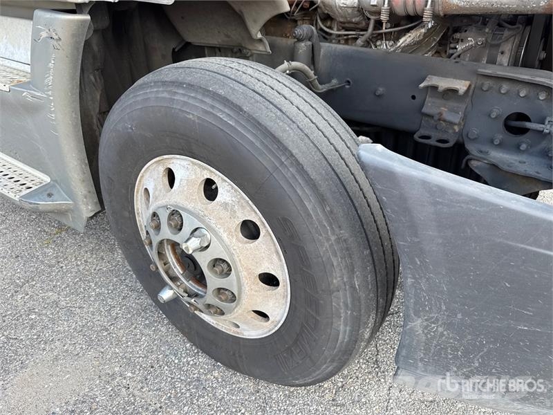 Freightliner Cascadia 125 6x4 T/A Sleeper Truck Tractor Cabezas tractoras