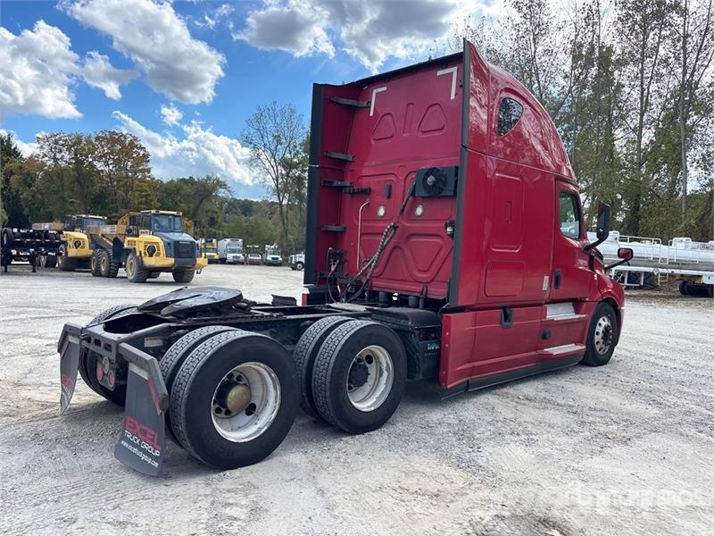 Freightliner Cascadia 126 6x4 T/A Sleeper Truck Tractor Vlačilci