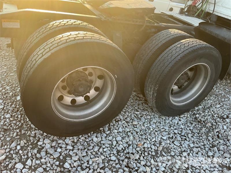 Freightliner Cascadia 126 6x4 T/A Sleeper Truck Tractor Vilcēji