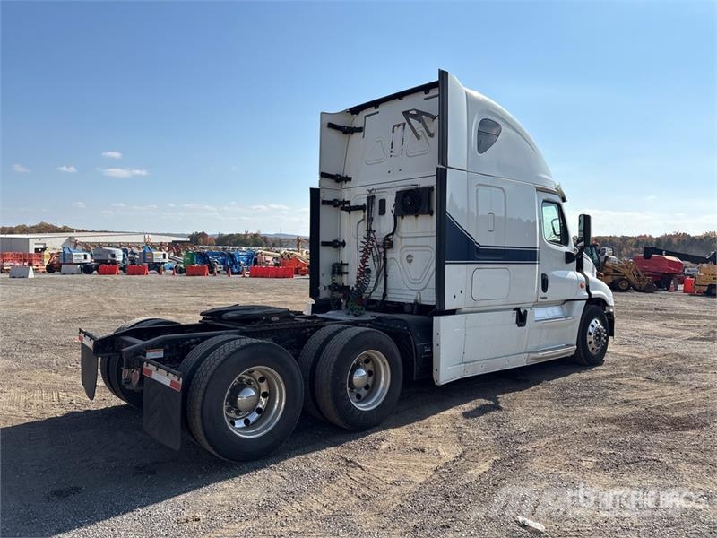 Freightliner Cascadia 125 6x2 T/A Sleeper Truck Tractor Tegljači