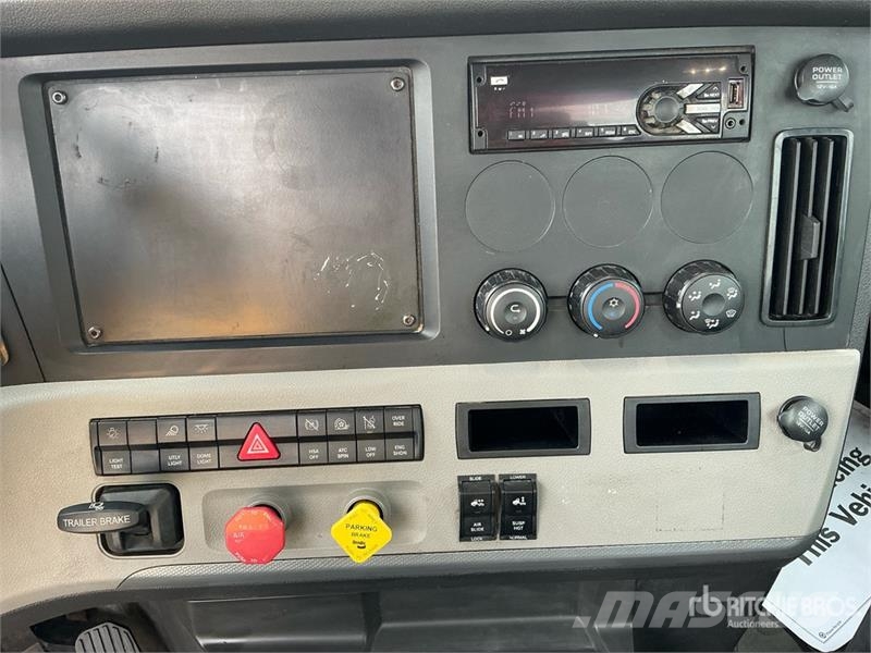 Freightliner Cascadia 126 Vetopöytäautot