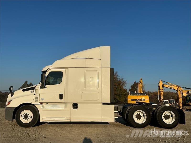 Freightliner Cascadia 126 6x4 T/A Sleeper Truck Tractor Vilcēji