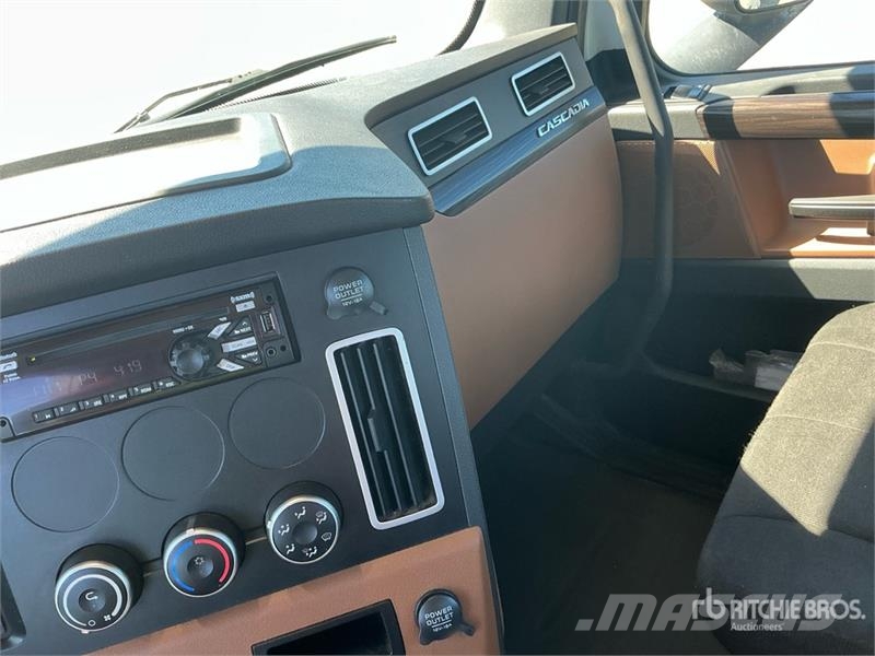 Freightliner Cascadia 126 Седельные тягачи