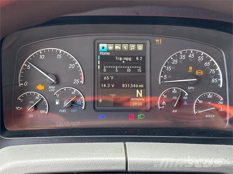 Freightliner Cascadia 126 6x4 T/A Sleeper Truck Tractor Cabezas tractoras