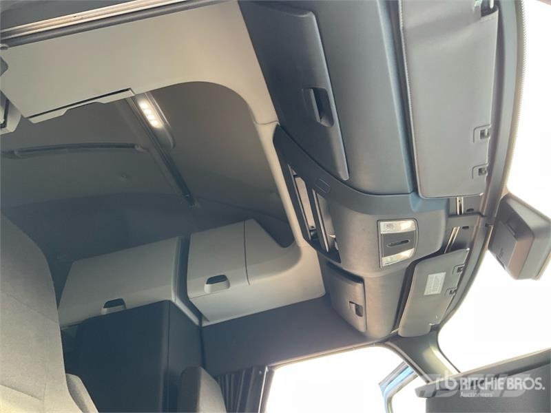 Freightliner Cascadia 126 6x4 T/A Sleeper Truck Tractor Motrici e Trattori Stradali
