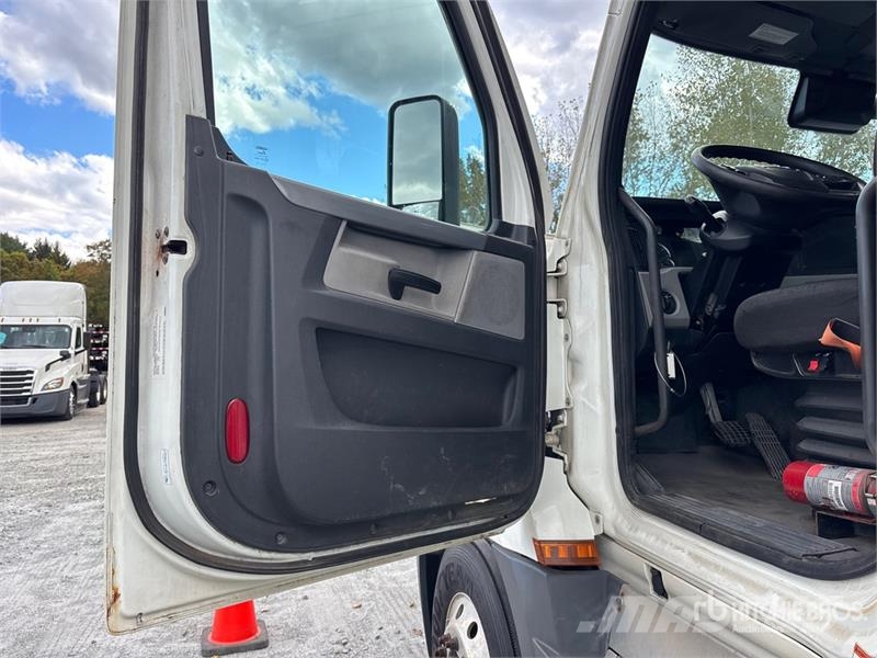 Freightliner Cascadia 126 Влекачи