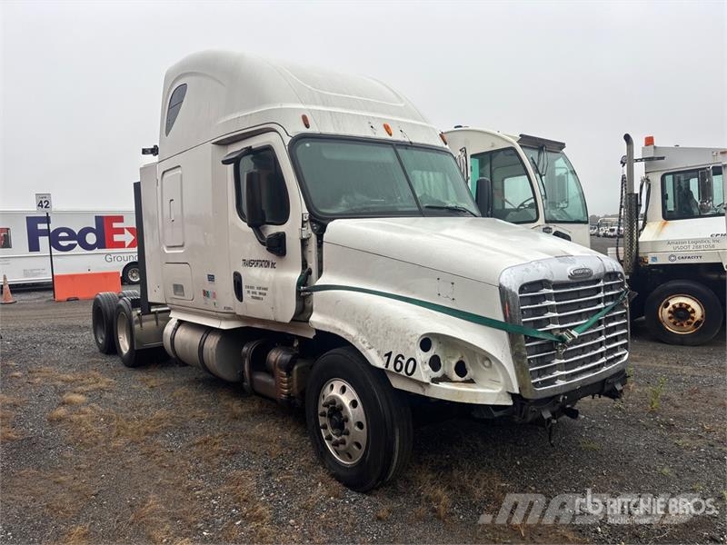 Freightliner Cascadia 125 6x4 T/A Sleeper Truck Tractor (Inoper Vlačilci
