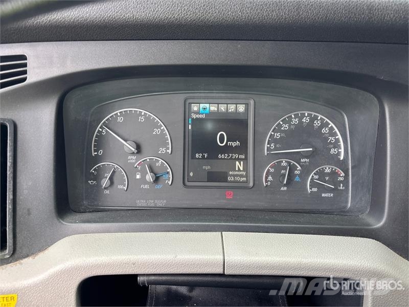 Freightliner Cascadia 126 6x4 T/A Sleeper Truck Tractor Tractores (camiões)