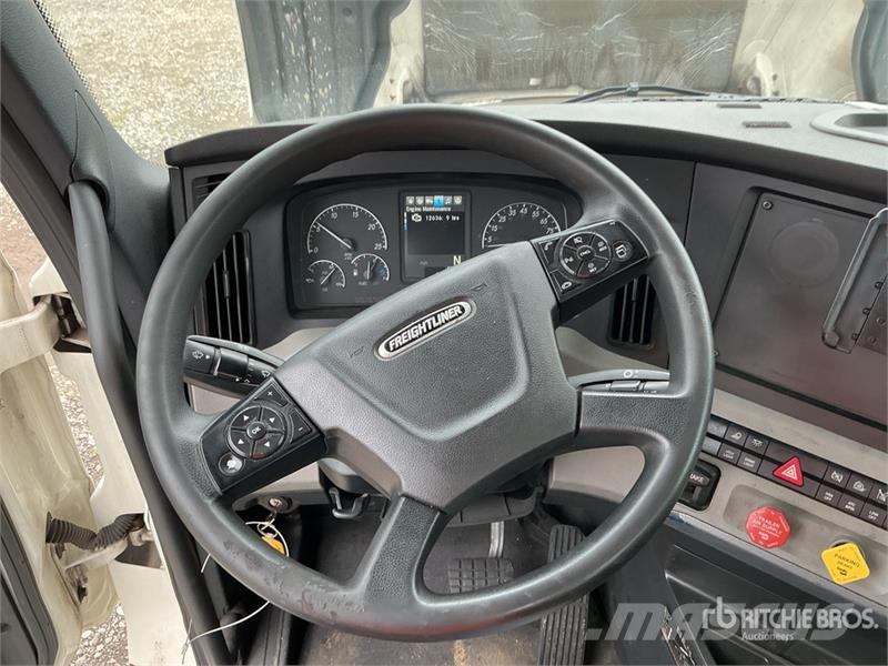 Freightliner Cascadia 126 وحدات الجر