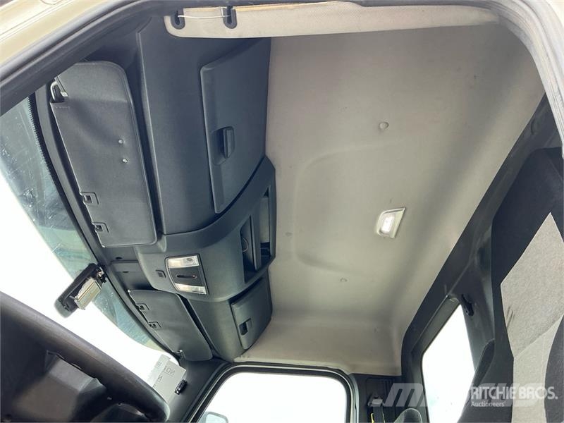Freightliner Cascadia 126 Vetopöytäautot