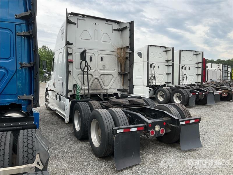Freightliner Cascadia 126 6x4 T/A Sleeper Truck Tractor وحدات الجر
