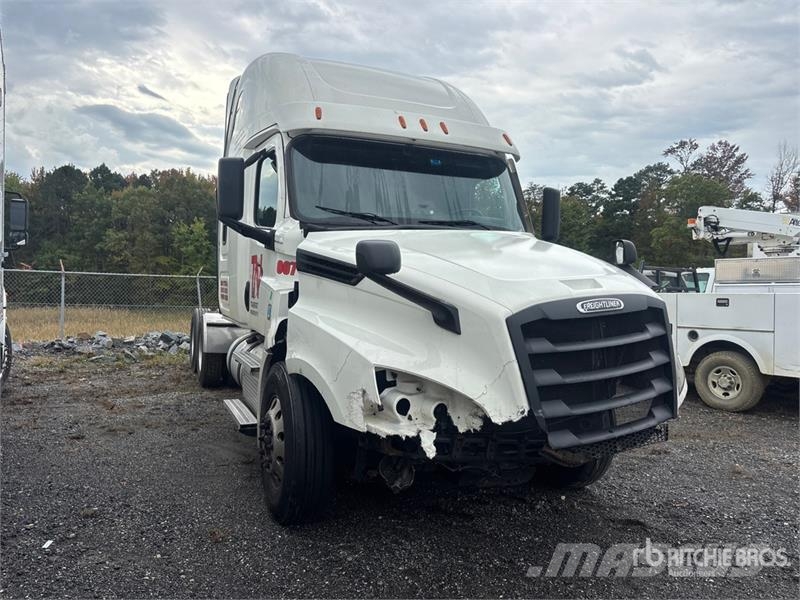 Freightliner Cascadia 126 6x4 T/A Sleeper Truck Tractor (Inoper Tracteur routier