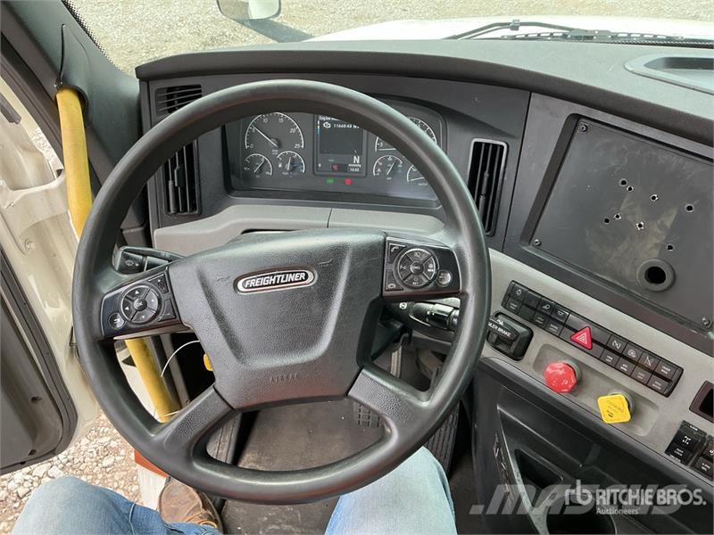 Freightliner Cascadia 126 وحدات الجر