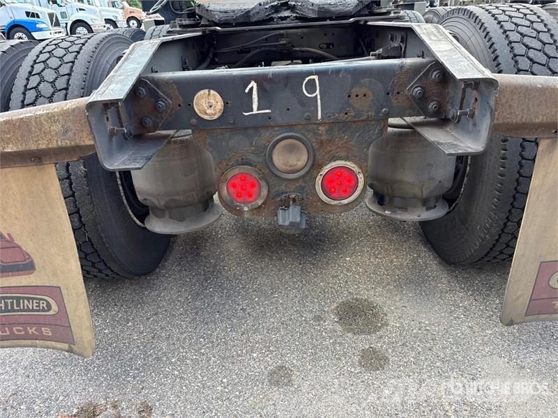 Freightliner Cascadia 125 6x4 T/A Sleeper Truck Tractor Cabezas tractoras