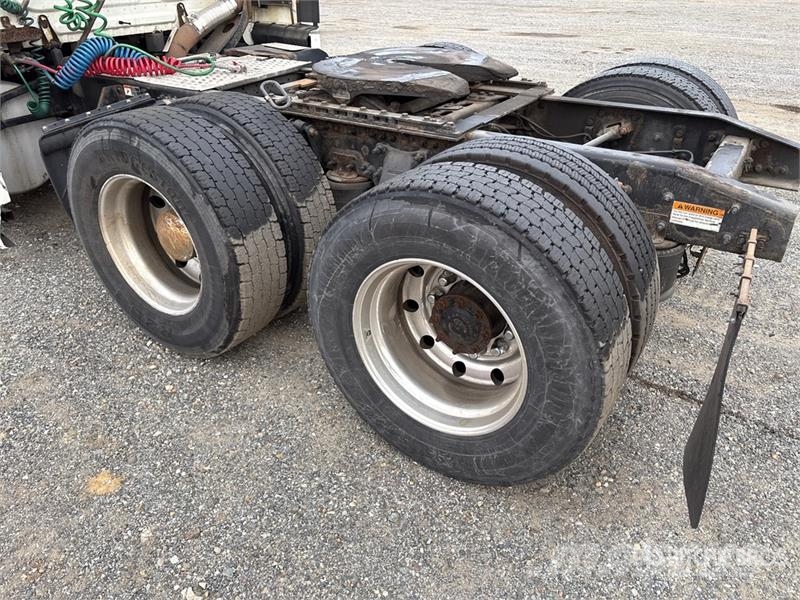 Freightliner Cascadia 125 6x4 T/A Sleeper Truck Tractor Tegljači