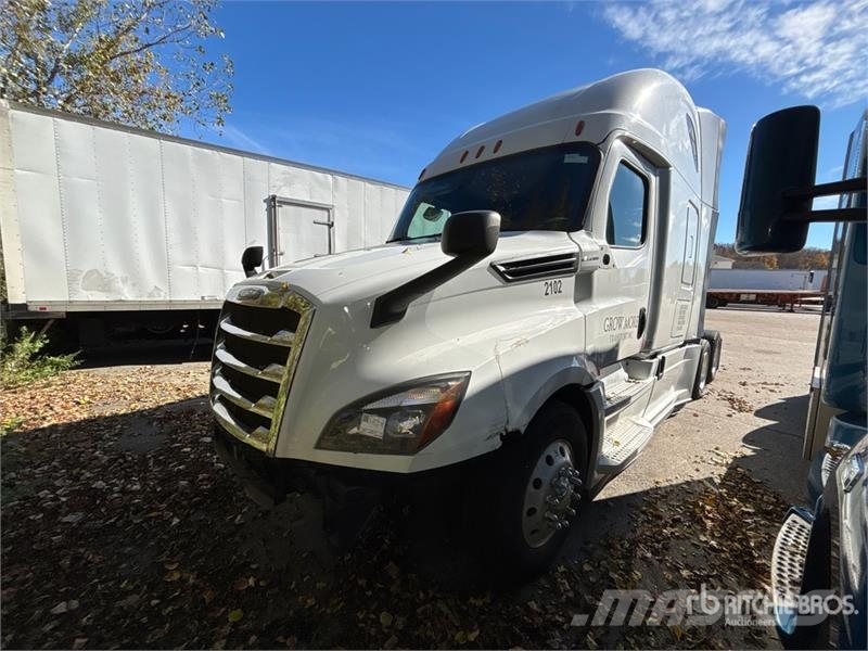 Freightliner Cascadia 126 6x4 T/A Sleeper Truck Tractor (Inoper Тягачі