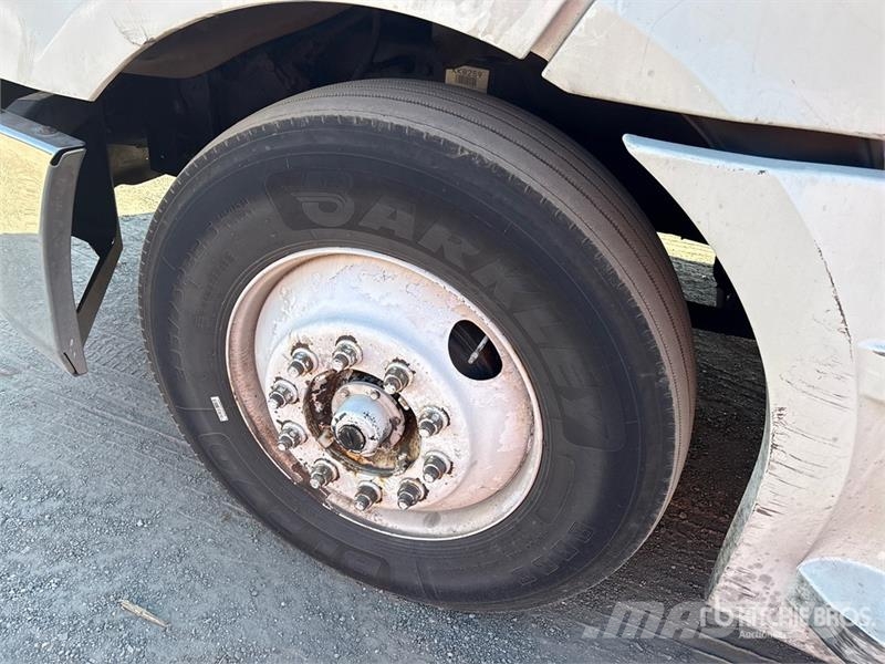 Freightliner Cascadia 126 6x4 T/A Sleeper Truck Tractor Tegljači