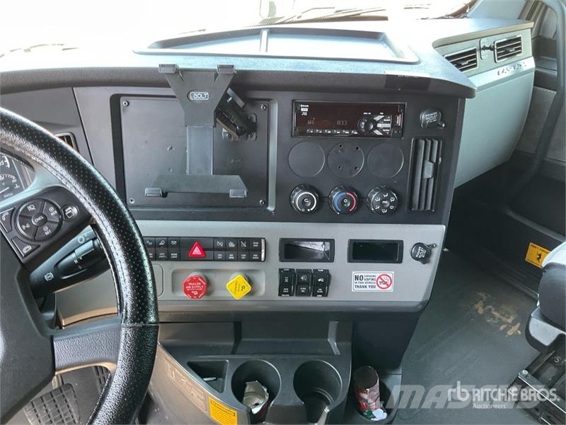Freightliner Cascadia 126 6x4 T/A Sleeper Truck Tractor وحدات الجر