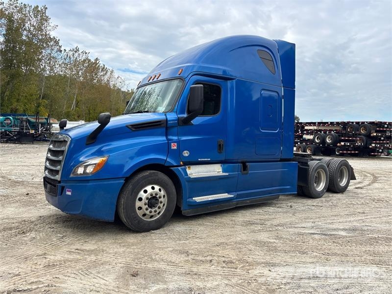 Freightliner Cascadia 126 6x4 T/A Sleeper Truck Tractor Tractores (camiões)