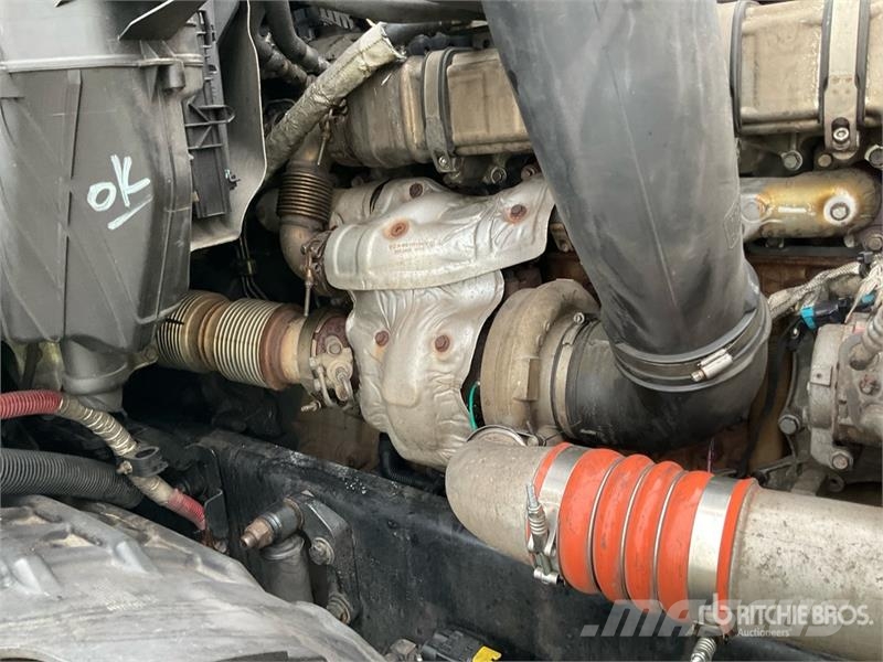 Freightliner Cascadia 126 6x4 T/A Sleeper Truck Tractor 中古トラクターヘッド | トレーラーヘッド