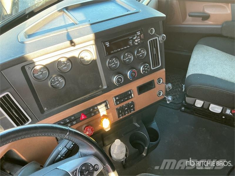 Freightliner Cascadia 126 T/A Sleeper Truck Tractor Nyergesvontatók