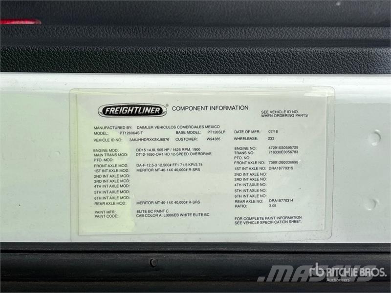 Freightliner Cascadia 126 6x4 T/A Sleeper Truck Tractor (Inoper Naudoti vilkikai