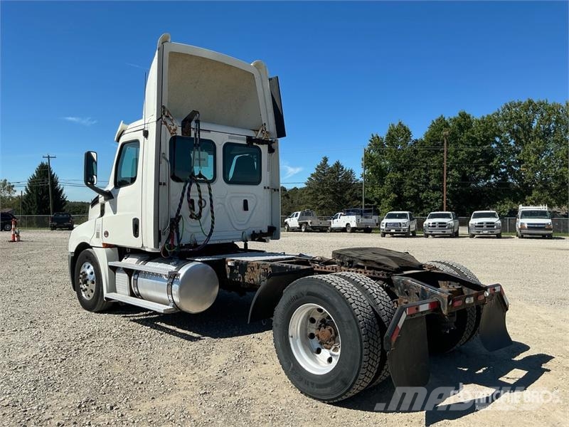 Freightliner Cascadia 126 Седельные тягачи