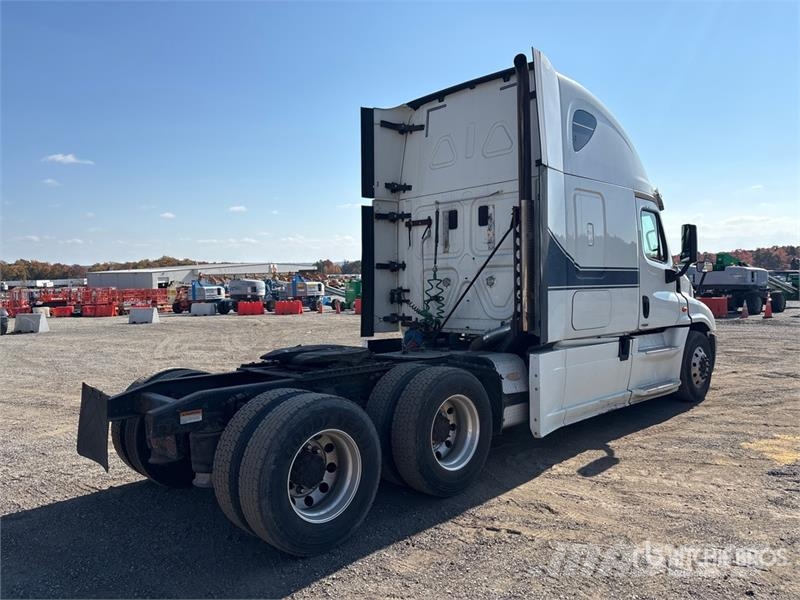 Freightliner Cascadia 125 6x4 T/A Sleeper Truck Tractor Влекачи