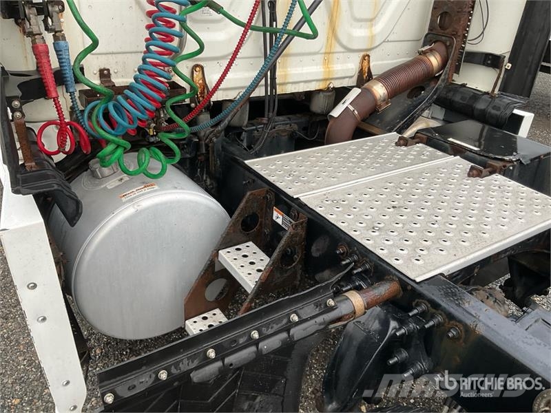 Freightliner Cascadia 125 6x4 T/A Sleeper Truck Tractor Trekkvogner