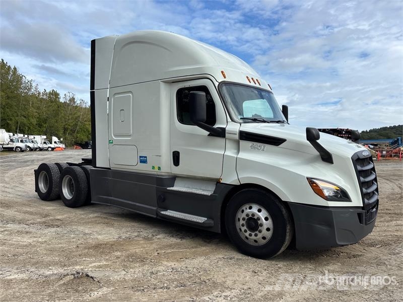 Freightliner Cascadia 126 6x4 T/A Sleeper Truck Tractor Cabezas tractoras