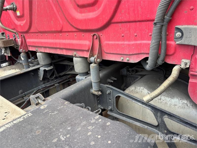 Freightliner Cascadia 126 6x4 T/A Sleeper Truck Tractor Tracteur routier