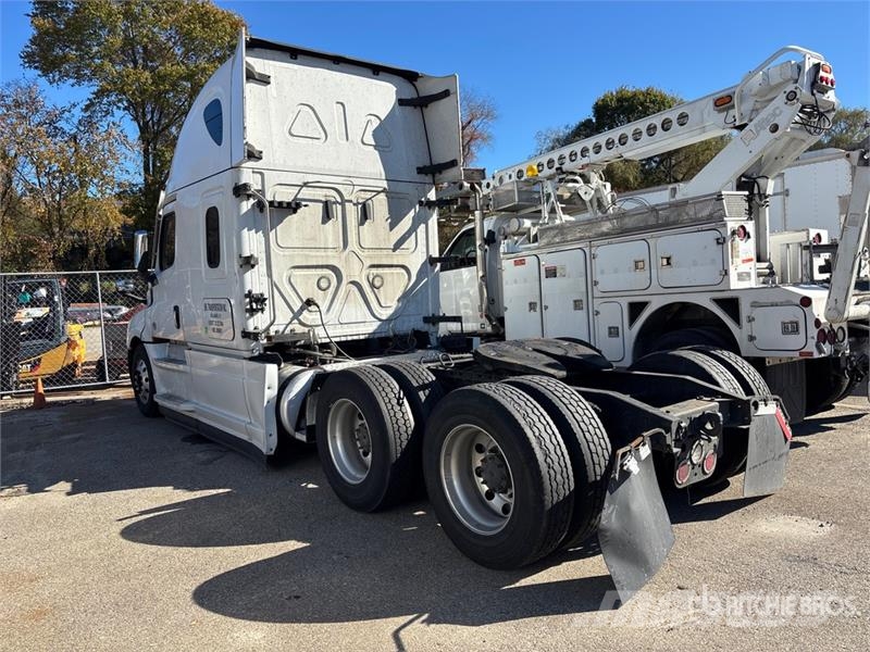 Freightliner Cascadia 6x4 T/A Sleeper Truck Tractor (Inoperable Cabezas tractoras