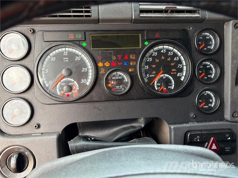 Freightliner Cascadia 125 6x4 T/A Sleeper Truck Tractor Tegljači