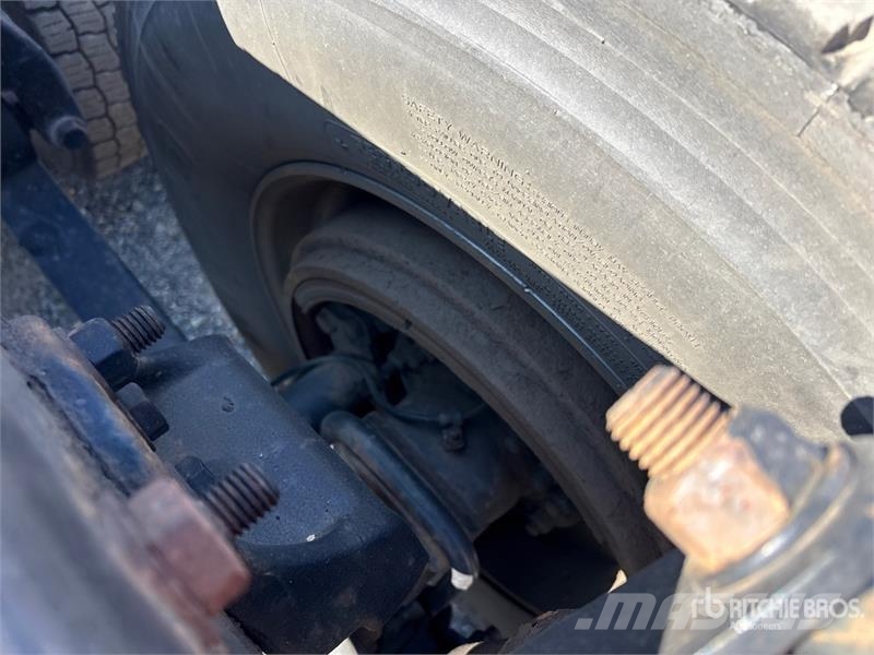 Freightliner Cascadia 125 6x4 T/A Sleeper Truck Tractor 中古トラクターヘッド | トレーラーヘッド